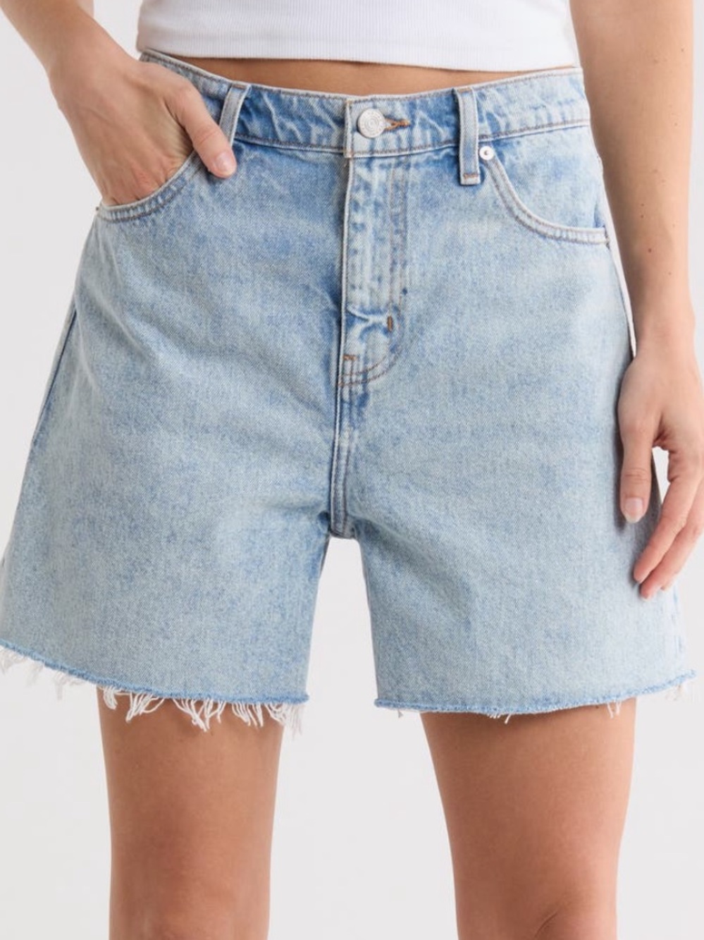 NEW FRAME The Easy Fray Hem Denim Shorts in Scene